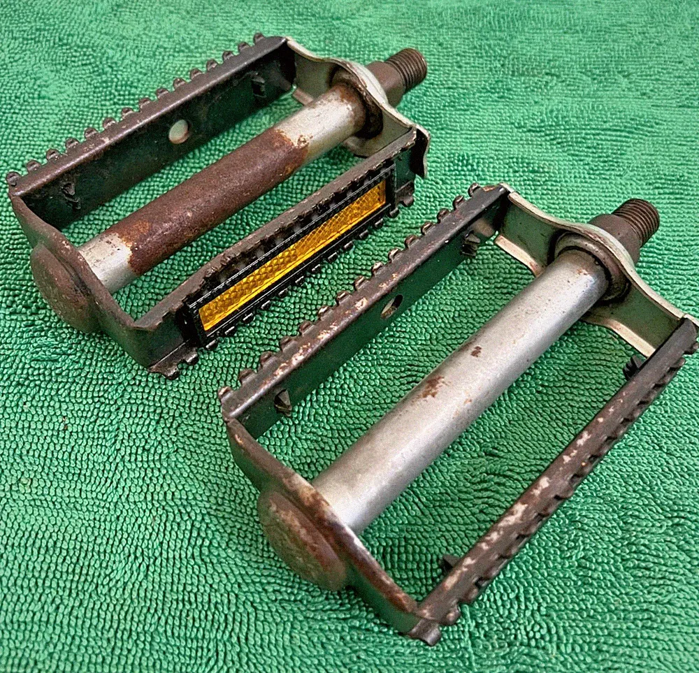 1970s Huffy Bandit, Others, Bicycle Pedals in Black, Rat Trap, 1/2"