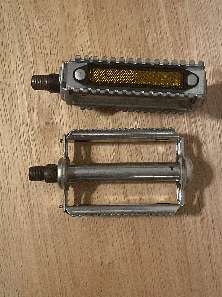BICYCLE PEDALS FOR HUFFY SEARS AMF ROADMASTER BIKE Vintage Replacement Parts