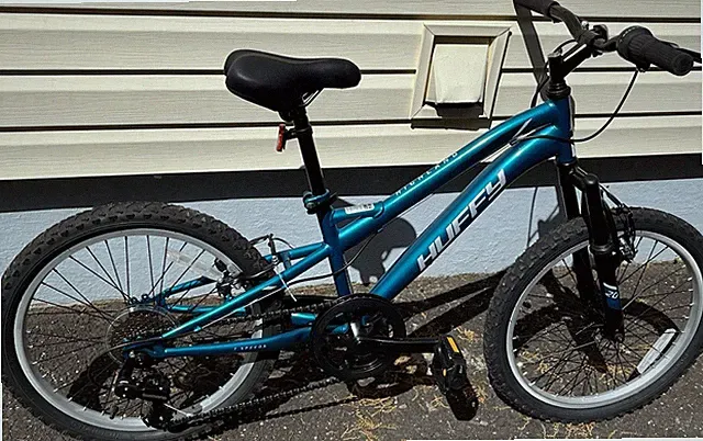 Huffy 20 in Kids Mountain Bike, Front Suspension, V-Brakes, 1-Speed Blue/Black