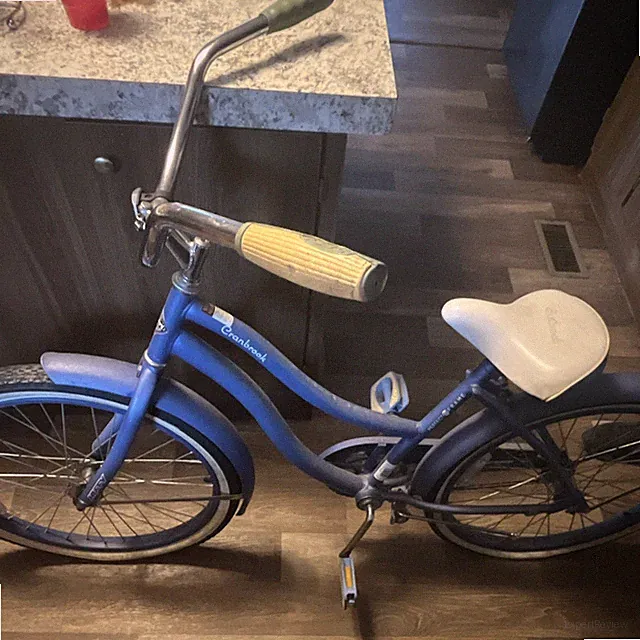Huffy Cranbrook 26 in Women’s Cruiser Bike 1-Speed Coaster Brake Blue/White