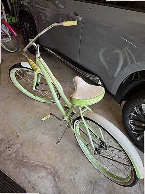 Huffy Cranbrook 26 inch Cruiser Bike with Perfect Fit Frame for Women - White