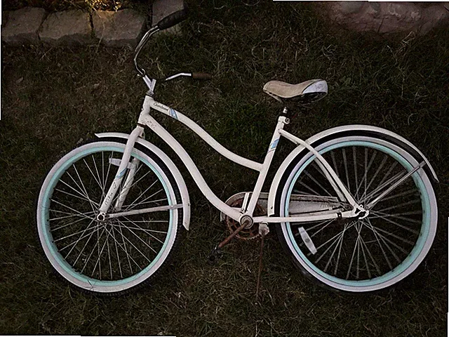 Huffy Cranbrook Complete Bicycle White and Light Blue Classic Design Bike