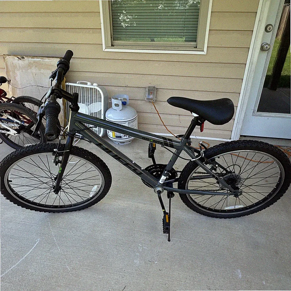 Huffy Granite 24 in Mountain Bike Gray V-Brake Kickstand