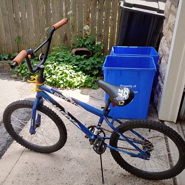Huffy Rock It 20 in BMX Bike Blue/Black/White 1-Speed V-Brake Kickstand