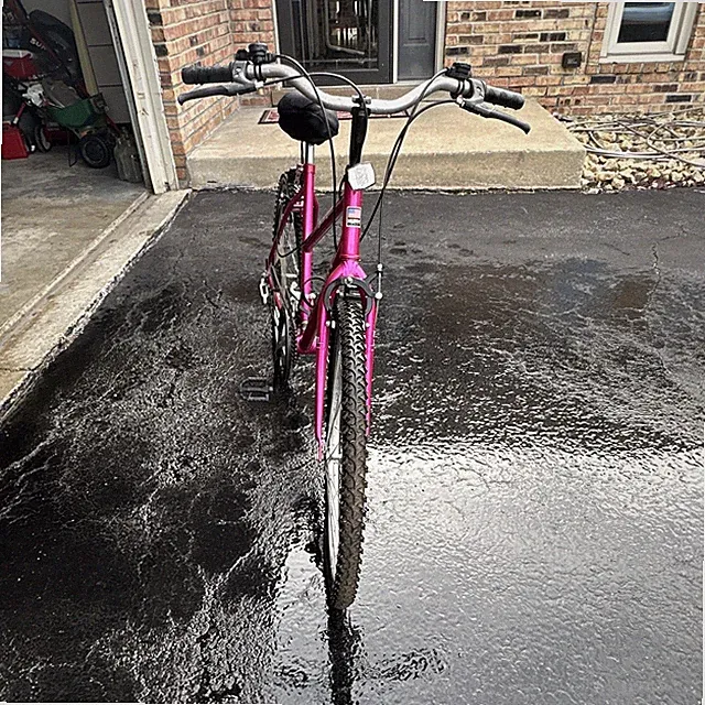 Huffy Savannah 26in Pink Women’s Cruiser Bike 6-Speed Grip Shifter Kickstand