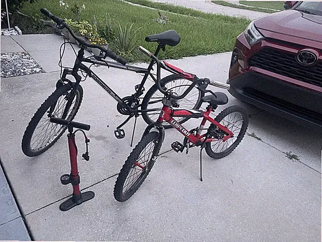 Roadmaster Black/Silver 24in & Huffy Viperout Red 20in V-Brake Bikes and a Pump