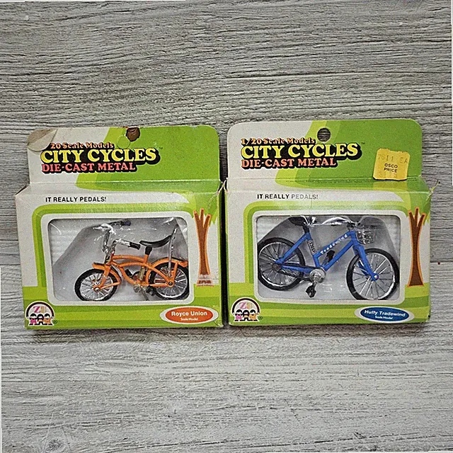 Vintage 1975 Zee Toys City Cycles Royce Union Huffy 1:20 Die-Cast Bikes Set Of 2