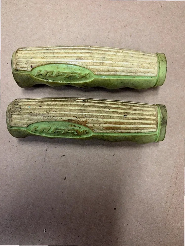 Vintage Huffy Bicycle Mens Green & Cream Handlebar Grips